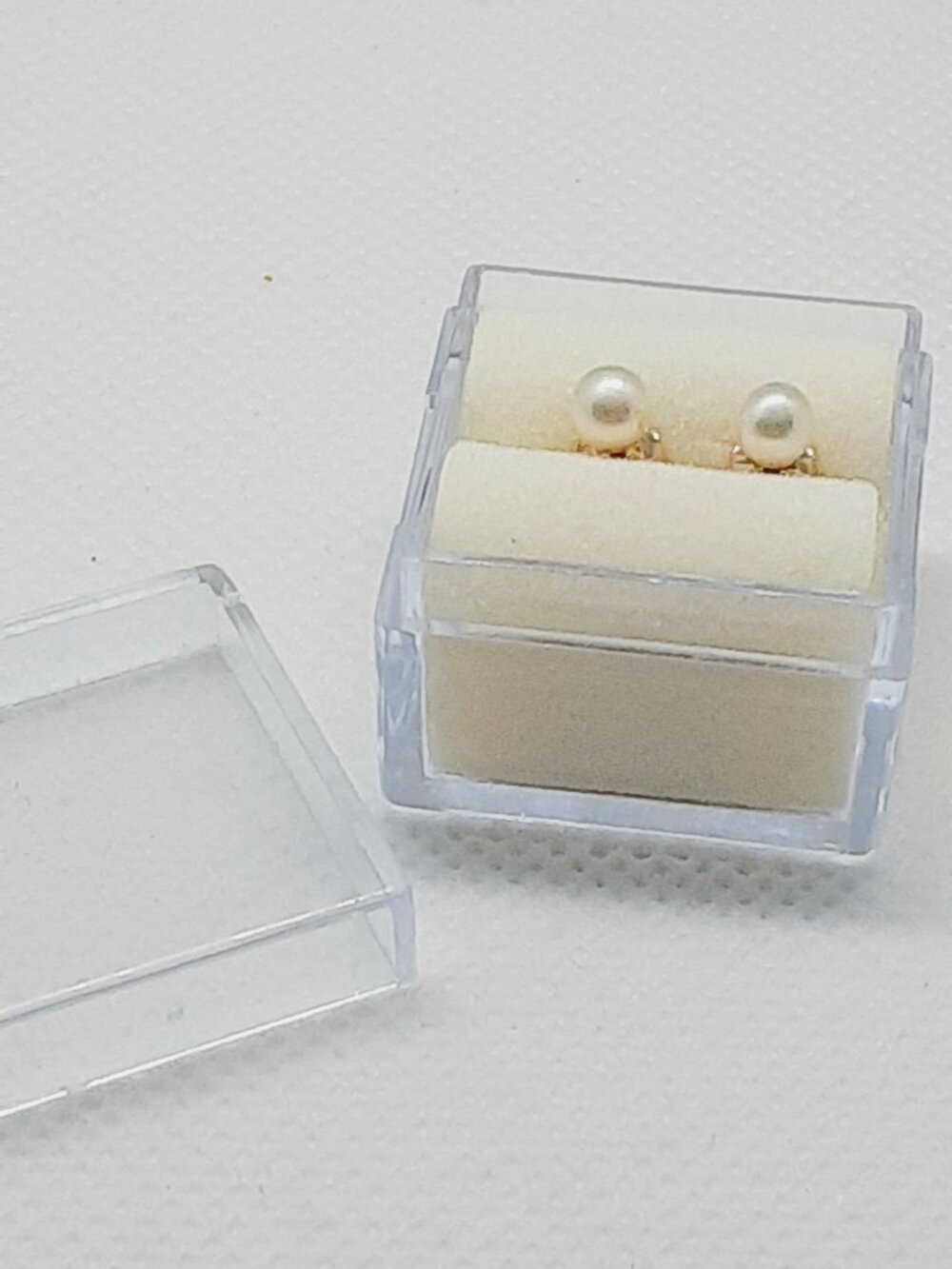 NEW minimalist 14kt yellow gold and pearl post earrings